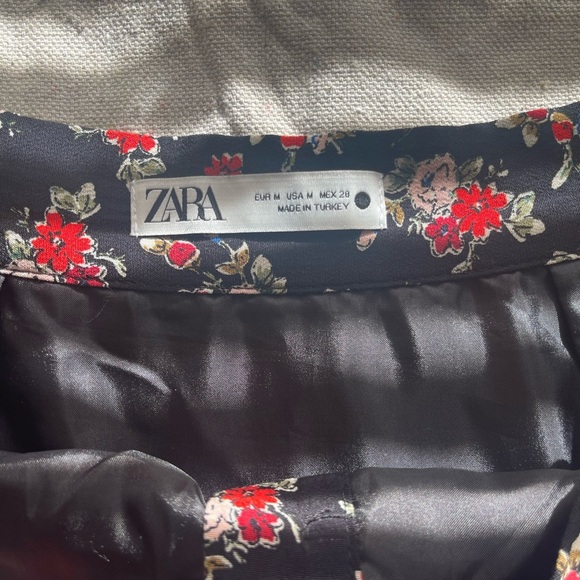 Zara mini floral skirt - Picture 4 of 6